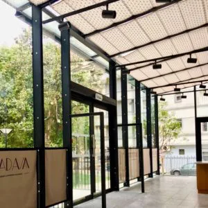 Vélum, confection store, impression numérique en satin trévira cs, montés manœuvre électrique