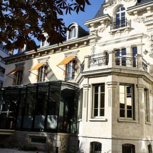 Panneaux satin avec impression sur mesure de la signalétique, vue extérieure